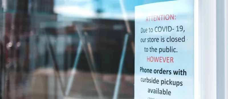 Closure notice in shop window due to COVID-19 